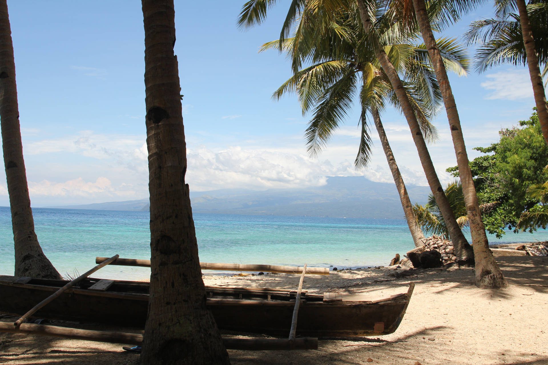 Boot am Strand auf den Philippinen