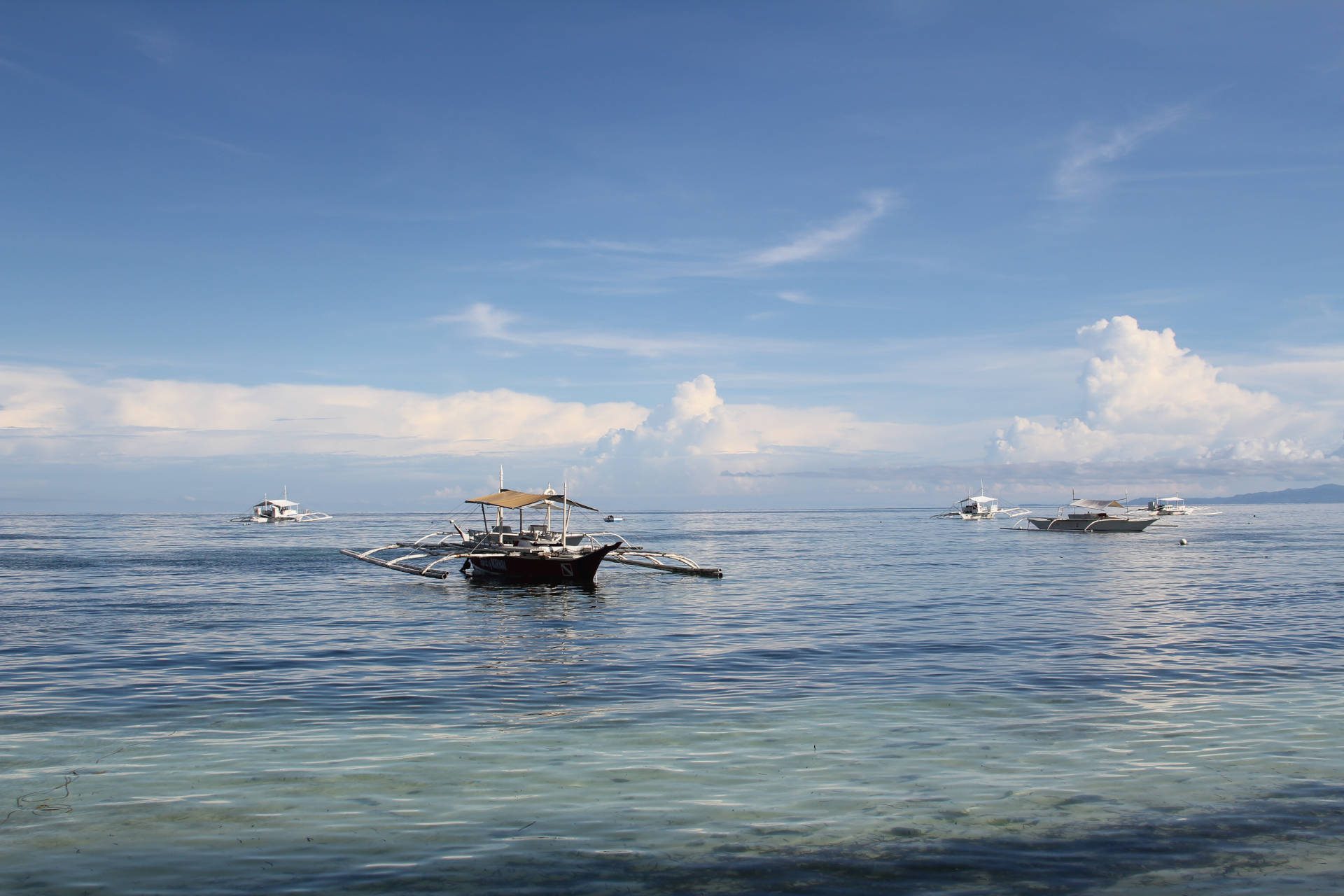 Boote am Alona Beach auf den Philippinen