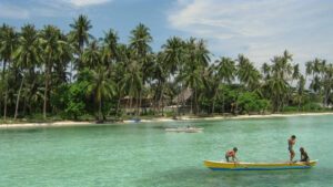 Boot am Momo Beach auf Bohol, Philippinen